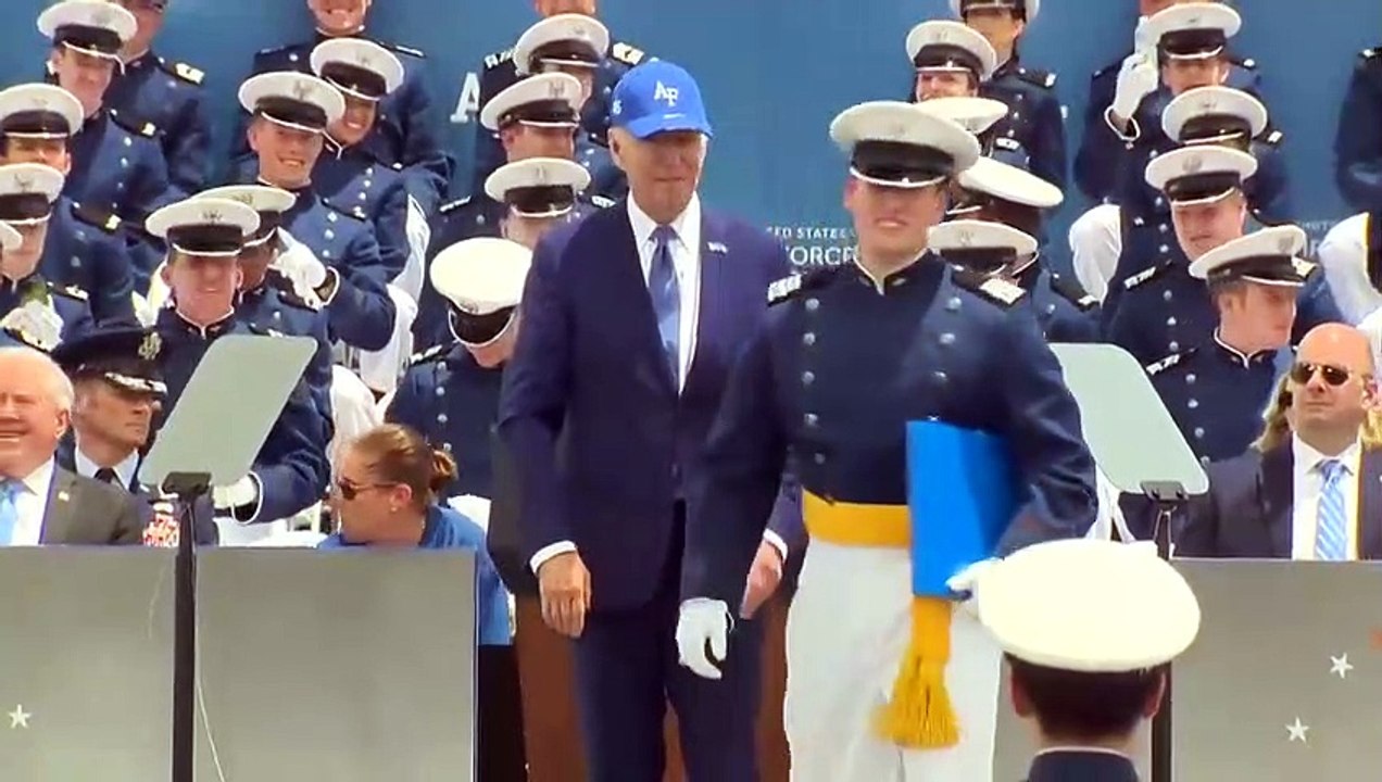 Joe Biden : Voici la chute dont tout le monde parle pendant un discours dans le Colorado