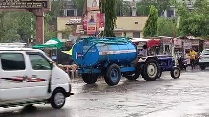तेज हवाओं के साथ गिरे ओले, चहुंओर बारिश का दौर