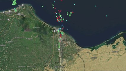 صور مباشرة لموقع ناقلة النفط المعطلة في #قناة_السويس والتي تسعى إدارة القناة لتعويمها  #مصر #العربية