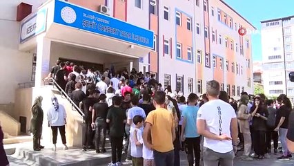 Excitation pour l'examen d'entrée au lycée à Elazig
