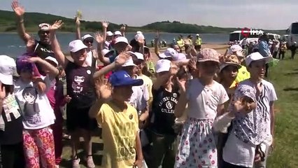 Ömerli Barajı'nda yarım saatte 30 torba çöp toplandı