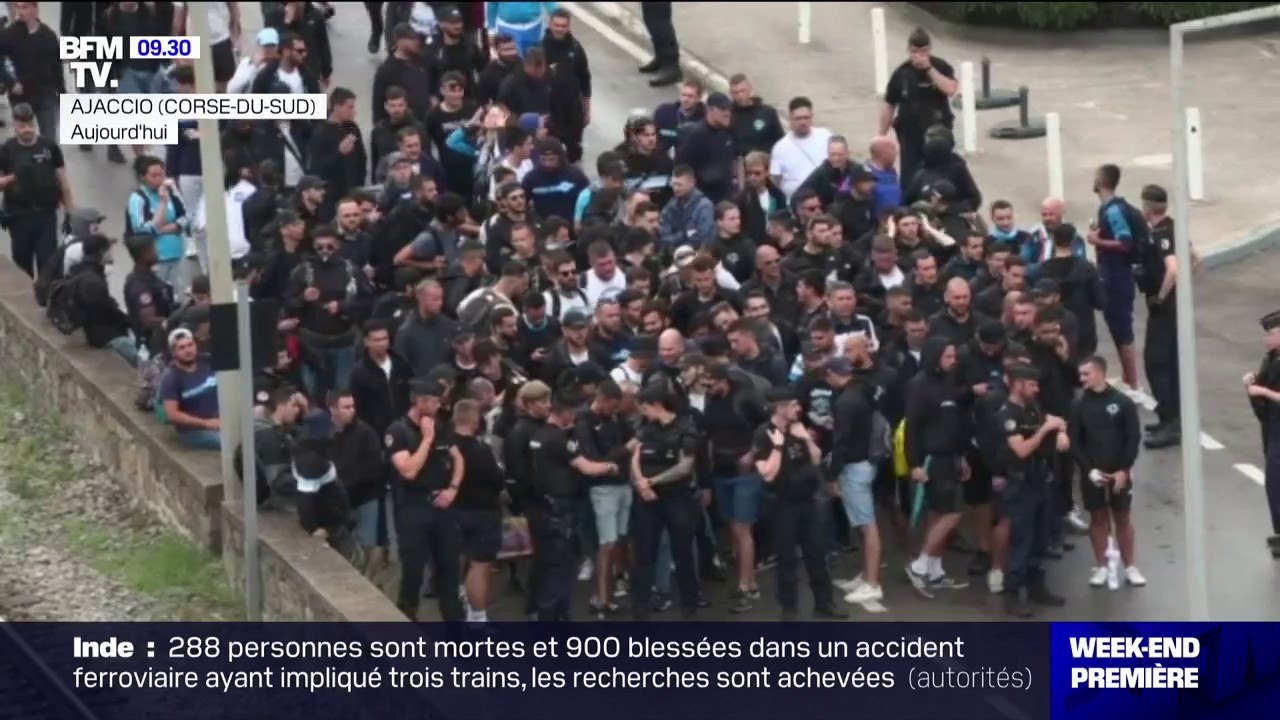 Ajaccio-OM: les supporters marseillais escortés par la police sur le chemin du retour, au lendemain d'un match marqué par des violences