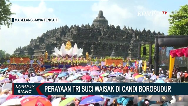 Umat Buddha Padati Kompleks Candi Borobudur untuk Rayakan Waisak!