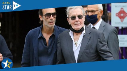 Alain Delon honoré : Son fils Anthony prend la relève à sa demande pour un bel hommage