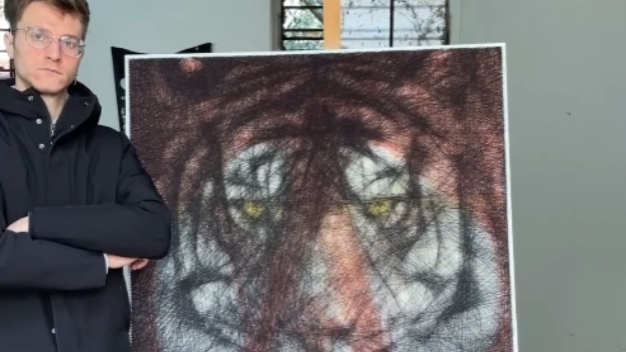 Artist brings out a tiger on canvas with incredible thread art *Amazing Time Lapse*