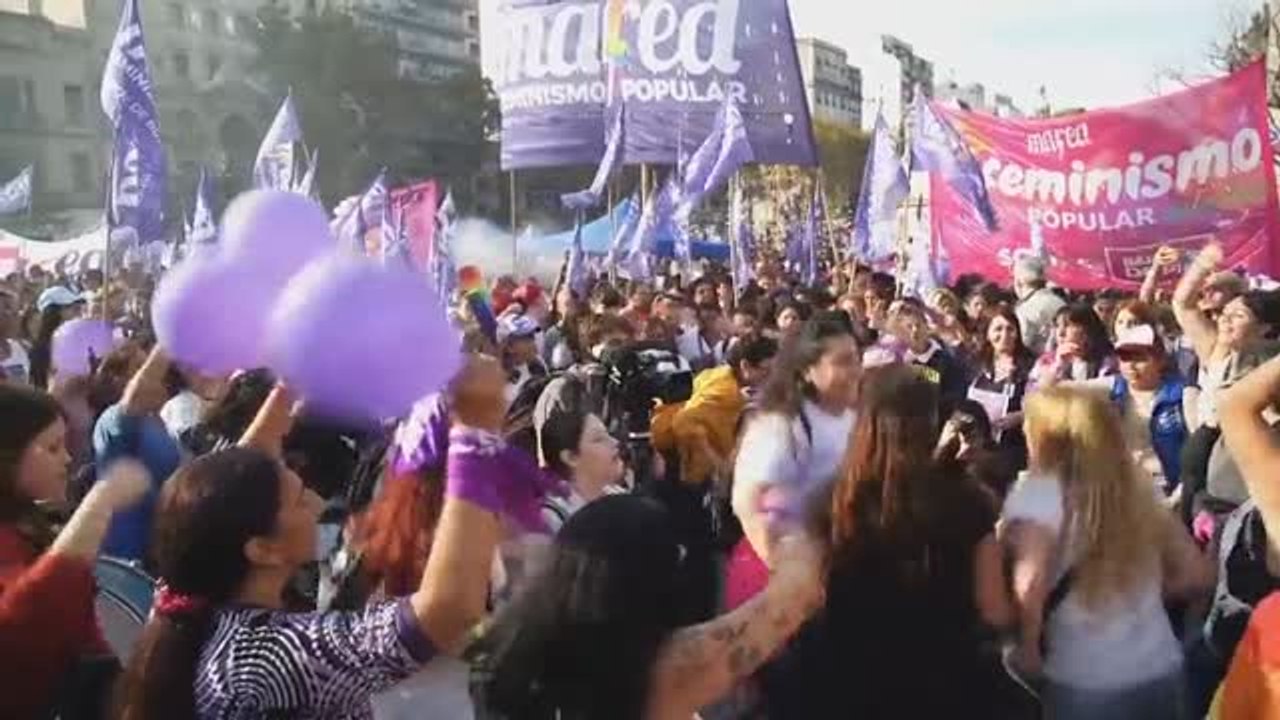 Miles de mujeres toman las calles de Buenos Aires contra la violencia machista