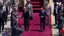 شاهد لحظة استقبال الرئيس السيسي نظيره الموريتانى محمد ولد الغزوانى فى مطار القاهرة