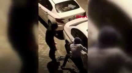 Bağcılar'da bir mahalle sakini otomobil hırsızlarını kovmak için patates fırlattı