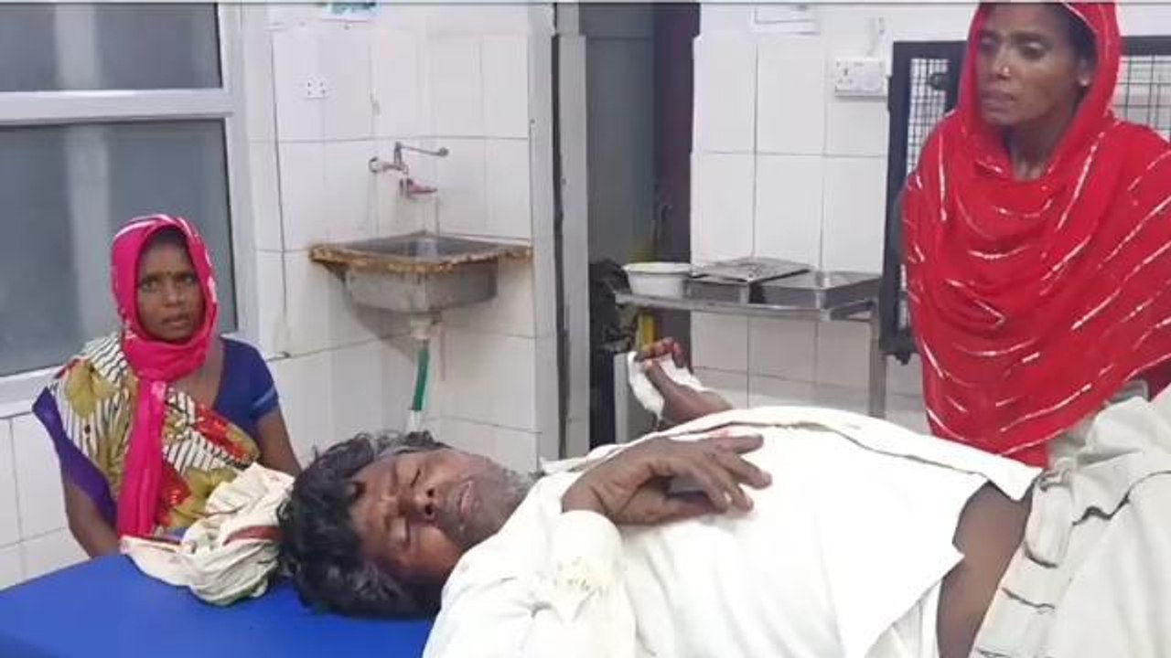 इटावा: दो बाइकों की भिड़ंत में पति-पत्नी सहित तीन घायल, हालत गंभीर