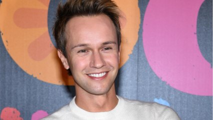 GALA VIDEO - Cyril Féraud : il prend la pose aux côtés de sa maman, “la plus belle de toutes”