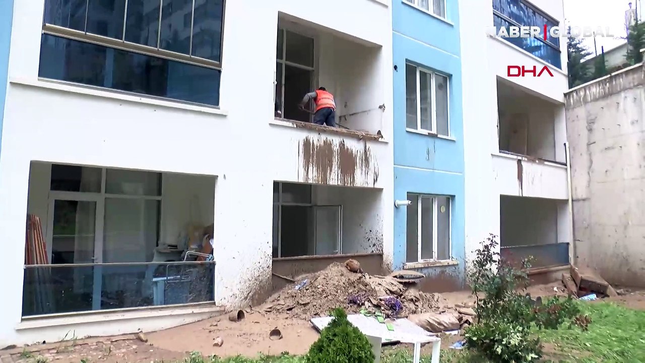 Ankara'da her yağmurda şelaleye dönen bina