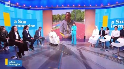 Papa in tv scherza con Fausto Desalu: "Sono ancora vivo" - Video