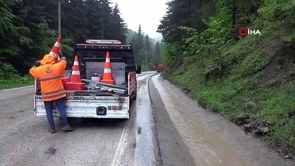 Les ruisseaux débordaient à Bolu： Il y avait des bosses sur les routes