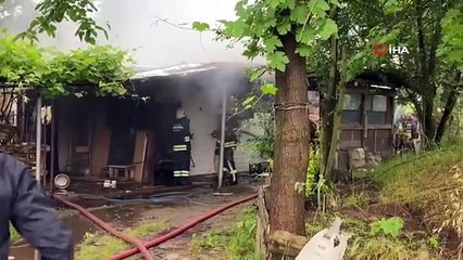 La maison préfabriquée où la vieille femme vivait seule s'est rendue aux flammes