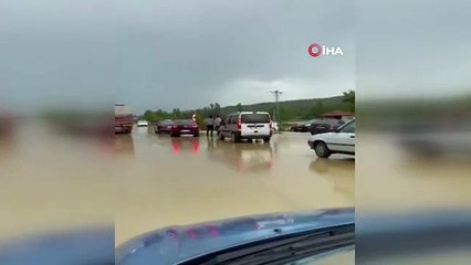 Les eaux de crue ont donné du fil à retordre aux conducteurs sur l'autoroute Ankara-Çorum