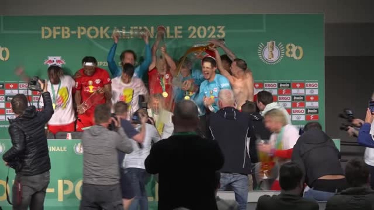 Coupe d'Allemagne - Rose, une douche de bière pour fêter le titre