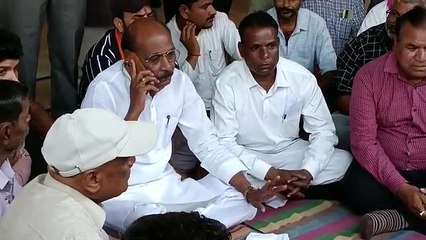 People demonstrated to arrest the young man and search for the girl