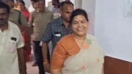 खंडवा: पट्टे की मांग को लेकर लोग पहुंचे प्रभारी मंत्री से मिलने,देखें रिपोर्ट