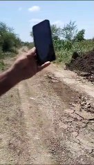 नांदरा से बमनई तक बनने वाली रोड़ में डाली जा रही काली मिटटी