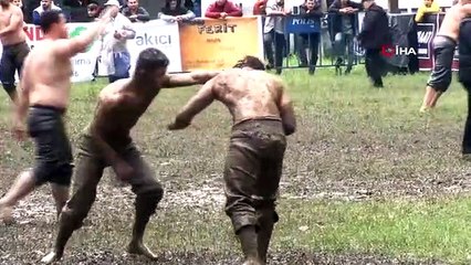 Tarihi Akyazı Akbalık Yağlı Güreşleri'nde başpehlivan Serdar Yıldırım oldu