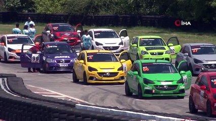 Accident déchirant aux championnats de piste sur caméra de téléphone portable