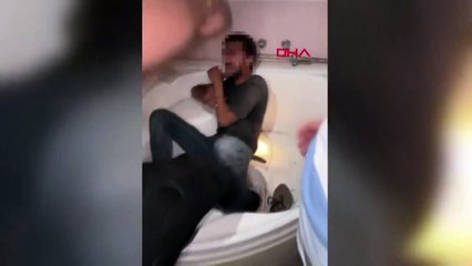 Le suspect qui est entré dans le bâtiment endommagé par le tremblement de terre a été pris dans le jacuzzi ! Il a été battu pendant des minutes lorsque son identité a été révélée.