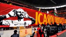 Les fans de Galatasaray déploient une bannière pour Mauro Icardi