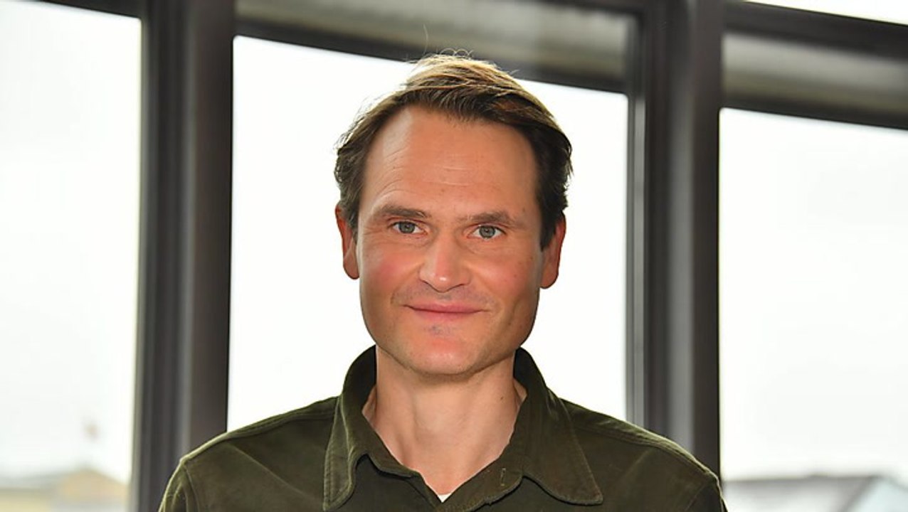 „Tatort“-Star Fabian Hinrichs: DAS hat er alles studiert