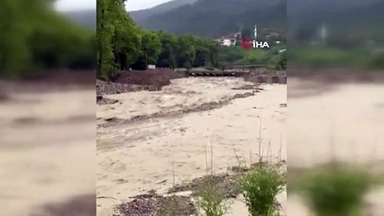 Türkeli'de köprü ulaşıma kapatıldı