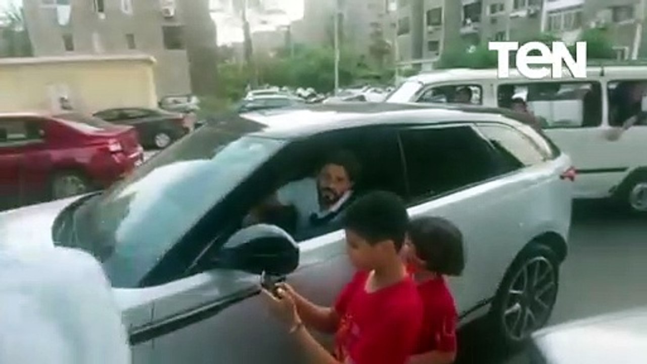 لحظه وصول حسام غالي استاد القاهرة قبل انطلاق مباراة الاهلي والوداد المغربي