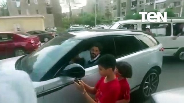 لحظه وصول حسام غالي استاد القاهرة قبل انطلاق مباراة الاهلي والوداد المغربي
