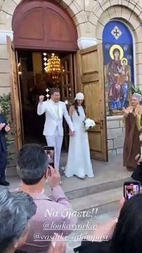 Λούκας Γιώρκας και Βασιλική Σαλαμπάση στο πρώτο τους φιλί μετά τον γάμο τους