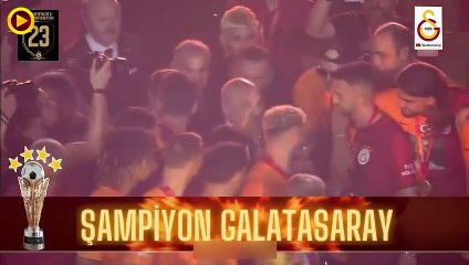 Son Dakika: Galatasaray, 2022-23 sezonu şampiyonluk kupasını kaldırdı