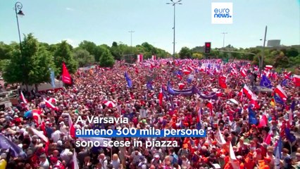 Folla oceanica a Varsavia a difesa della democrazia