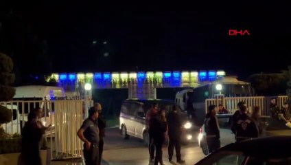 Öfkeli Fenerbahçe taraftarı uyumuyor! Yumurta ve soğanlarla saldırdılar