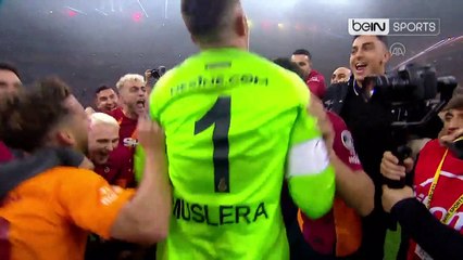 İSTANBUL - Galatasaray, şampiyonluk kupasını kaldırdı