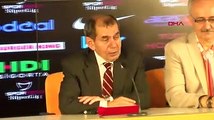 Galatasaray'da başkan, teknik direktör ve kaptanlar basın toplantısında konuştu (1)