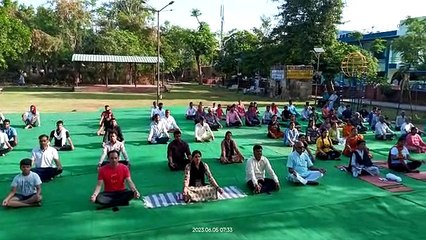 विश्व पर्यावरण दिवस आज : पहले किया योग, फिर लगाए पौधे