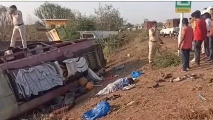 भीषण बस हादसा और हाईवे पर बिखरीं लाशें, चीखों से दहला इलाका