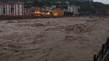 Kastamonu’da iş yeri ve evleri su bastı