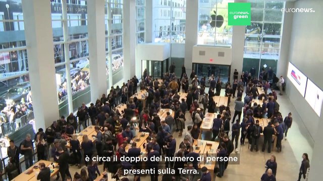 Qual è l'impatto dell'industria degli smartphone sulle persone e sul pianeta e come fare meglio