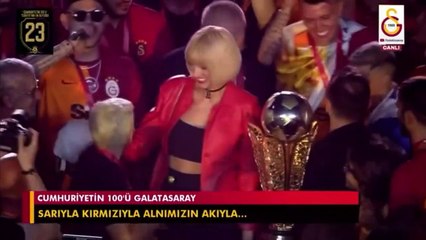 Les acclamations de Fenerbahce de Mauro Icardi qui ont marqué les célébrations du championnat