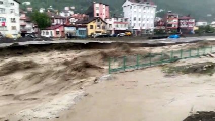 Kastamonu'da sel: Okullar tatil edildi