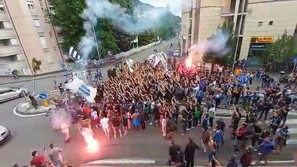 Lecco-Cesena, i tifosi blucelesti raggiungono lo stadio per la semifinale playoff di serie C