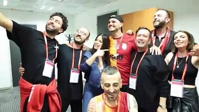 Mauro Icardi ve Simge Sağın'dan 'Aşkın Olayım' düeti