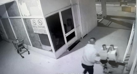 Anahtarını düşürdüğü dükkanını soydular