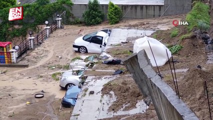 Samsun'da 5 araç çöken istinat duvarının altında kaldı