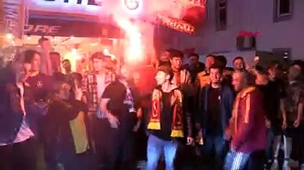 Ordu'da Fenerbahçeli taraftar, Galatasaray'ın şampiyonluğunu kutladı