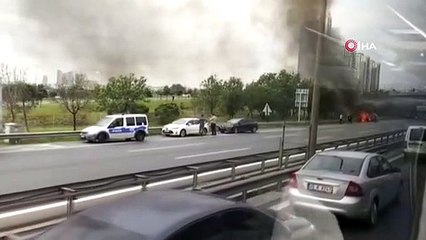 E80 Karayolu'nda seyir halindeki araç alev alev yandı