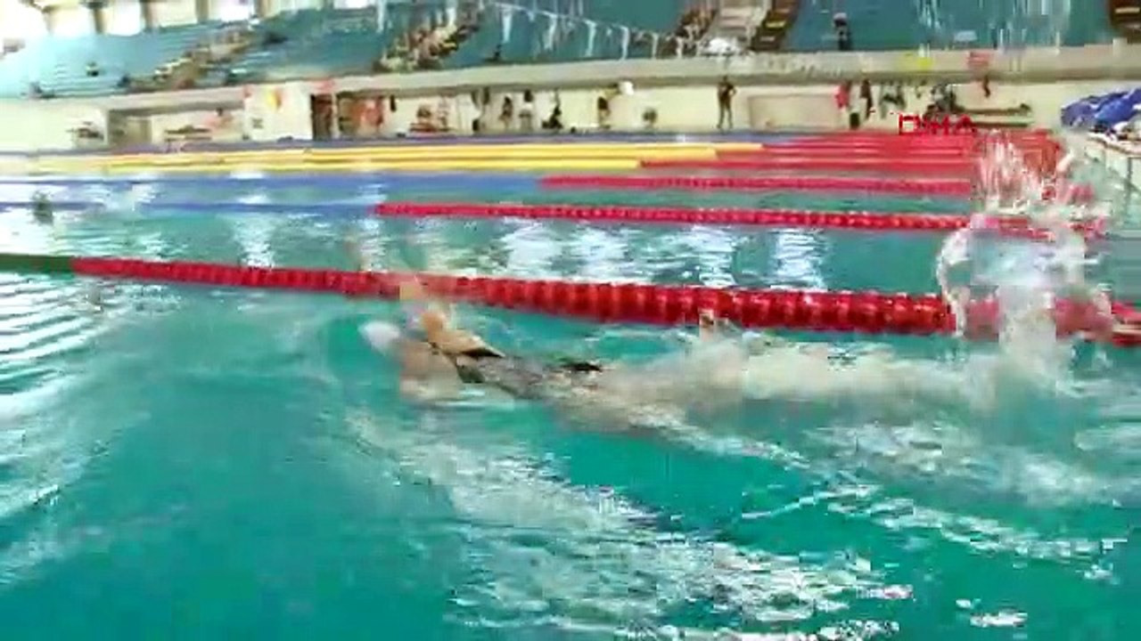 Les sœurs malvoyantes réussissent en natation et se préparent pour l'équipe nationale